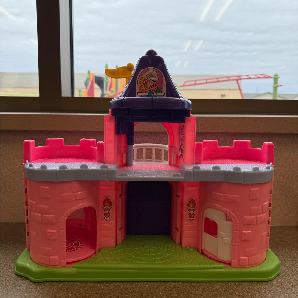 Fisher-Price Little People Castle - Picture 2 of 5